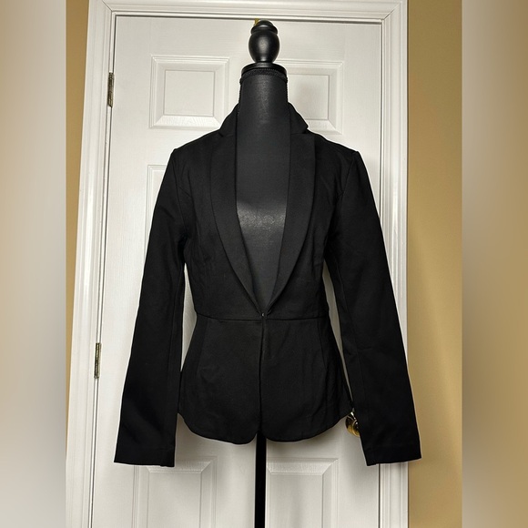 Quince | Black Women’s Ultra Stretch Ponte Blazer - Picture 1 of 9